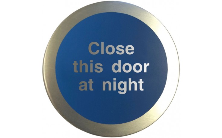 Aluminium Close this door at night disc.