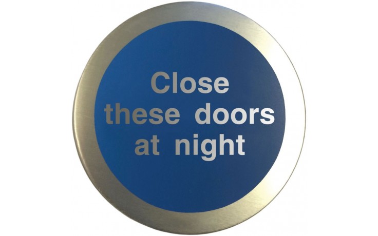 Aluminium Close these doors at night disc.