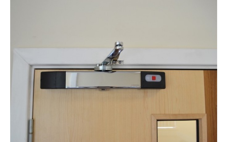 Agrippa digital door closer - chrome finish