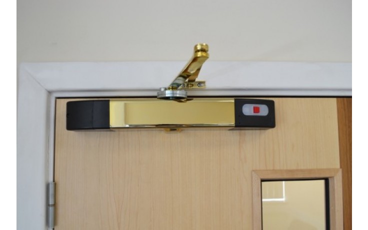 Agrippa digital door closer - Brass Finish